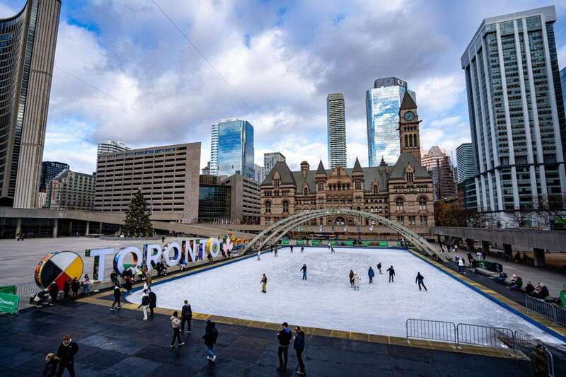 torontos-holiday-magic-a-christmas-walking-tour