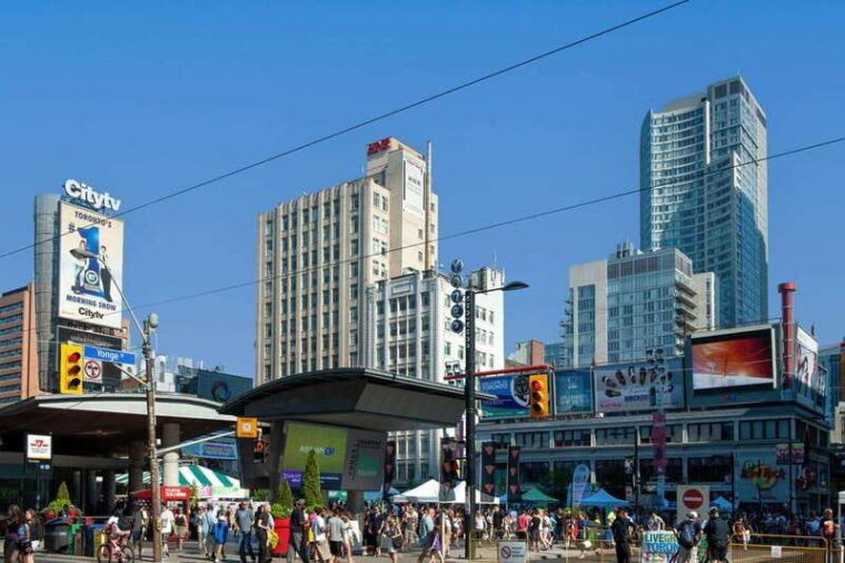torontos-romantic-walk-bustling-squares-to-serene-parks