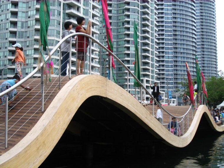 torontos-waterfront-smartphone-audio-walking-tour