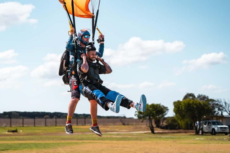 Torquay: Skydive over The Great Ocean Road - opt Melb pickup - The Parachute Descent: Serenity and Views  