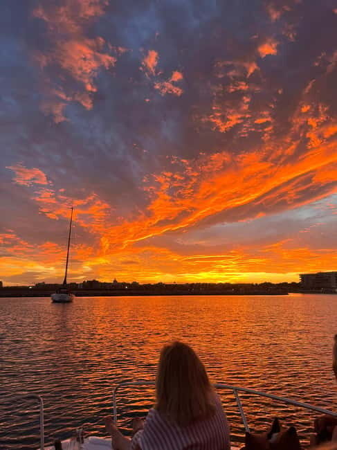 Torrevieja: Private Sunset Boat Tour with Cava - Key Points