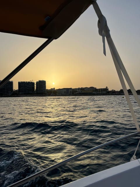 torrevieja-sunset-onboard-in-exclusive-boat-cava