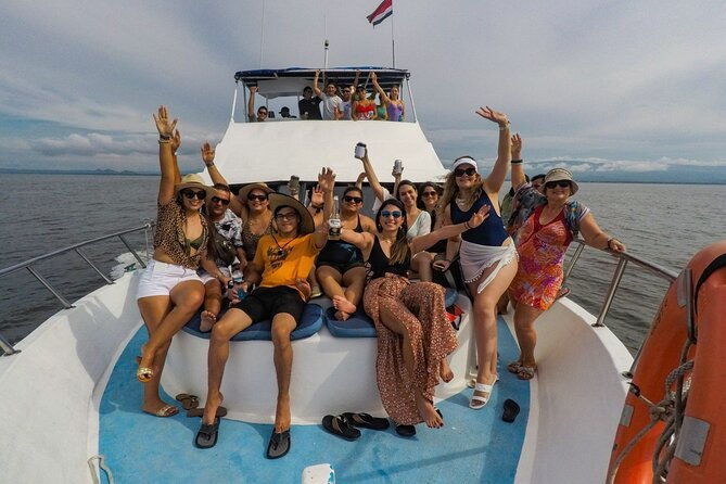 tortuga-island-cruise-with-lunch-from-san-jose