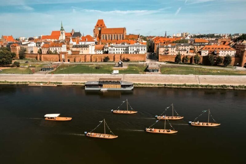 Toru: Scenic Cruise on a Traditional Vistula Wooden Boat - A Closer Look at the Cruise Experience