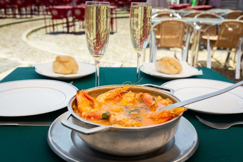 total-lisbon-experience-walking-tour-with-seafood-lunch