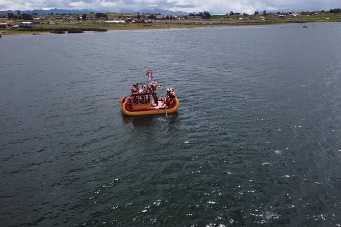 totora-reed-boat-tour-chinchero-6-hours