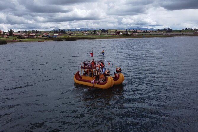 totora-reed-boat-tour-chinchero-6-hours