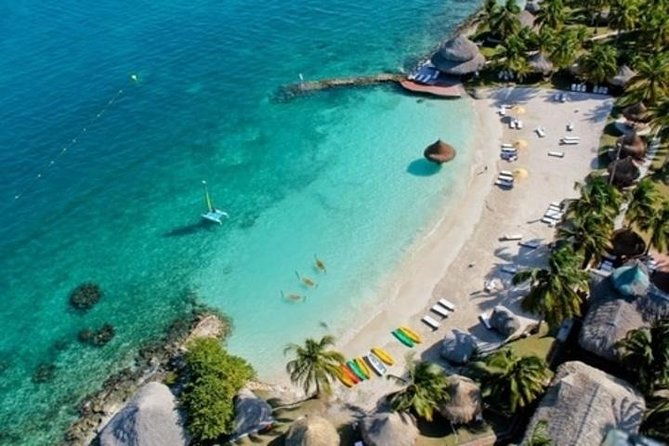 tour-5-islands-in-cartagena-with-snorkeling-lunch-charm-island