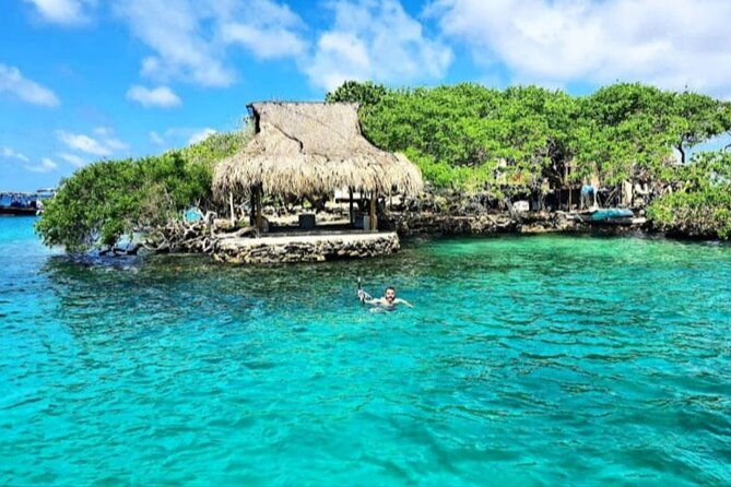 tour-5-islands-in-cartagena-with-snorkeling-lunch-charm-island