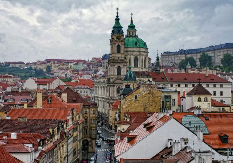 tour-around-prague-castle-and-lesser-town-in-spanish