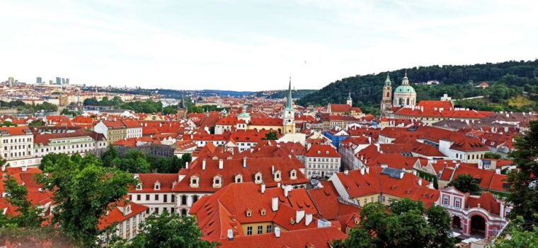 tour-around-prague-castle-and-lesser-town-in-spanish
