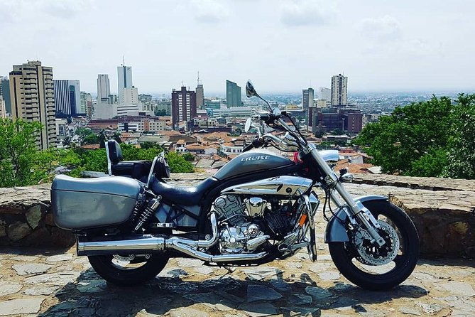 tour-cali-on-a-high-capacity-cruiser-motorcycle-cristo-rey-yanaconas