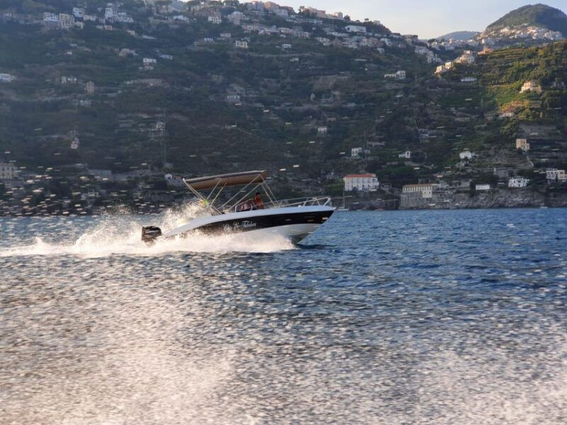 tour-capri-discover-the-island-of-vips-by-boat-2