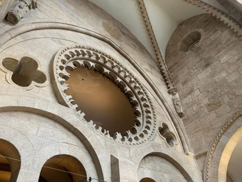 Tour Cathedral of Santiago with roofs & Portico de la Gloria - FAQ