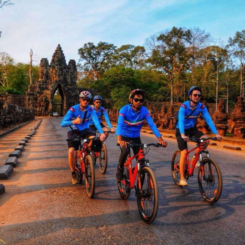 tour-de-friends-discover-angkor-wat-full-day-bike-tour