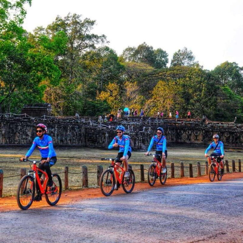 tour-de-friends-discover-angkor-wat-full-day-bike-tour
