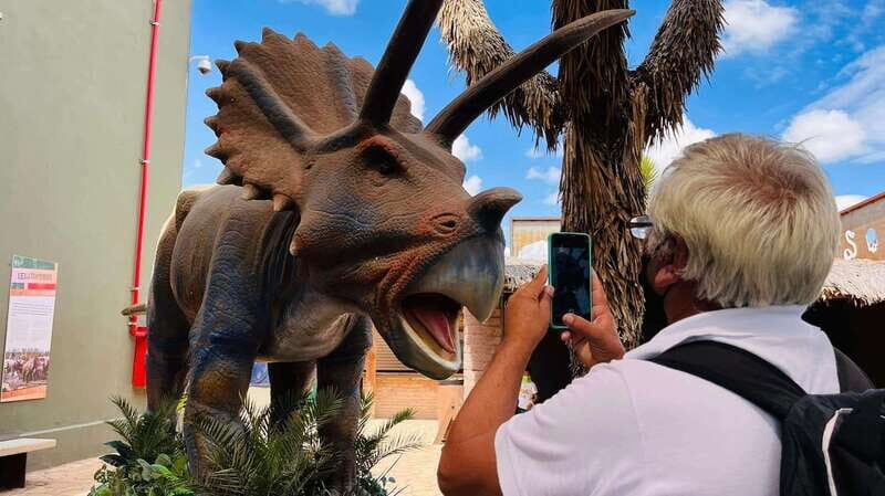 TOUR: "Dinosaur museum" with guide, transfer and tickets - FAQ About the Dinosaur Museum Tour