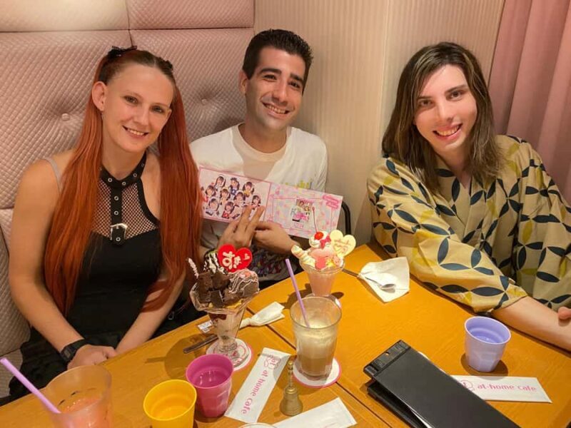 Tour en español: guía de los Maid Café (con traducción) - The Food and Atmosphere