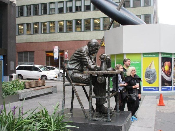 tour-fashion-factory-create-a-souvenir