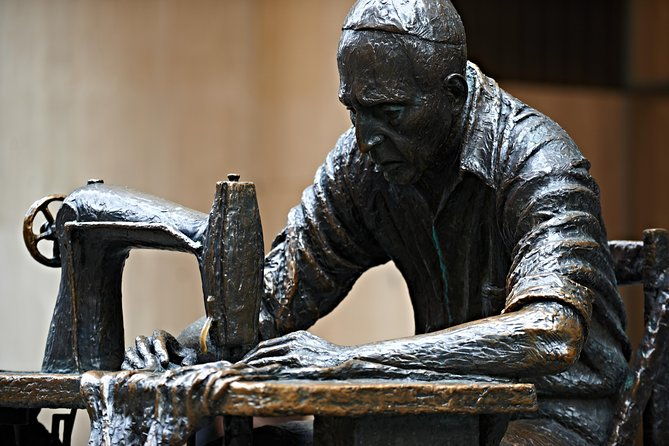 tour-fashion-factory-create-a-souvenir