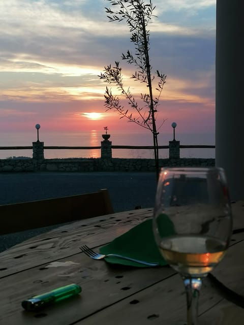 tour-from-the-earth-to-the-oil-with-sunset-tasting