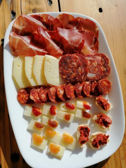 tour-from-the-earth-to-the-oil-with-sunset-tasting