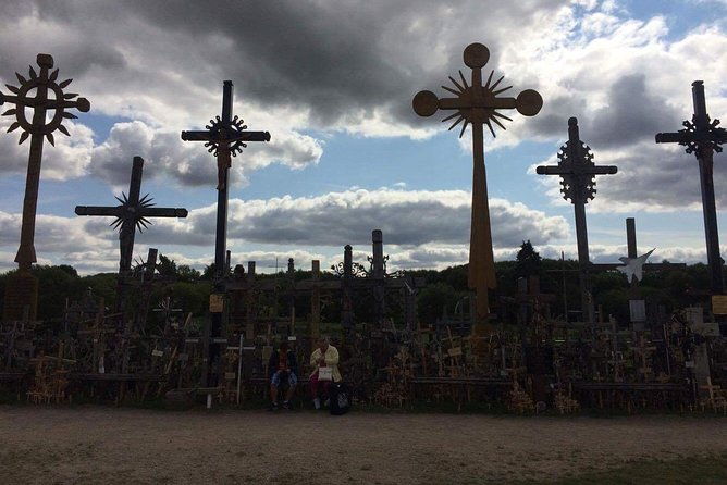 tour-from-vilnius-riga-via-the-hill-of-crosses-rundale-bauska