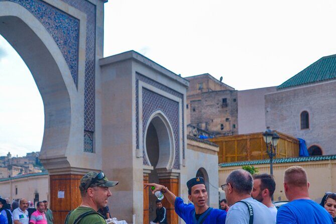Tour guide in the old city of Fez - Key Points