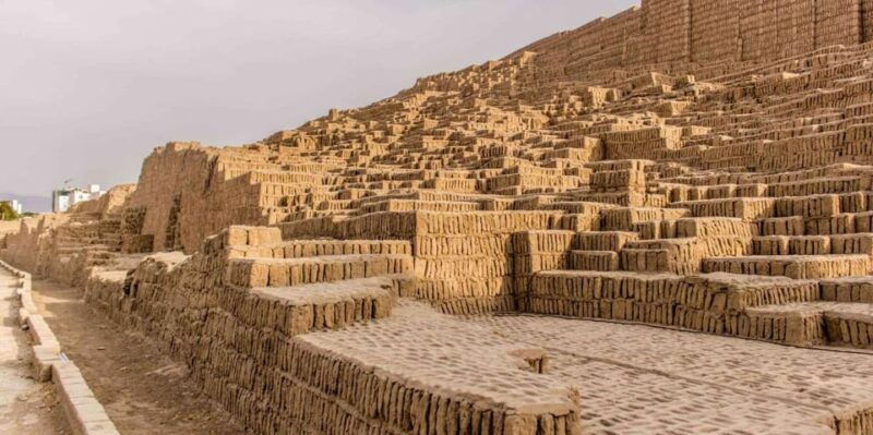 tour-huaca-pucllana-pyramids-and-pre-columbian-antiquity