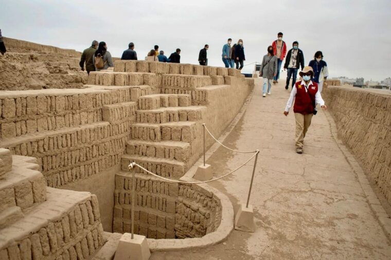 tour-huaca-pucllana-pyramids-and-pre-columbian-antiquity