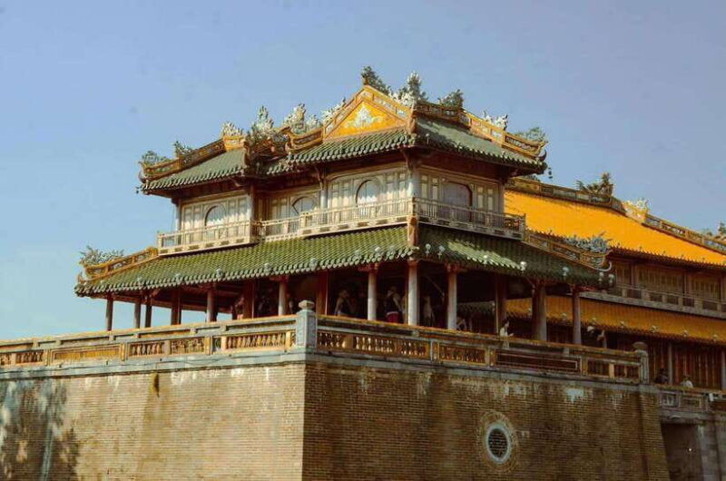 tour-hue-on-the-back-of-a-motorbike
