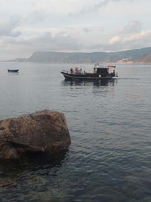tour in barca con sosta bagno nelle acque di scilla - Key Points