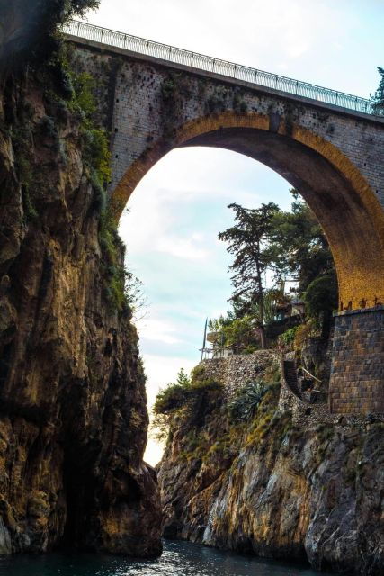 tour-in-barca-from-amalfi-a-dream-journey-on-the-amalfi-coast