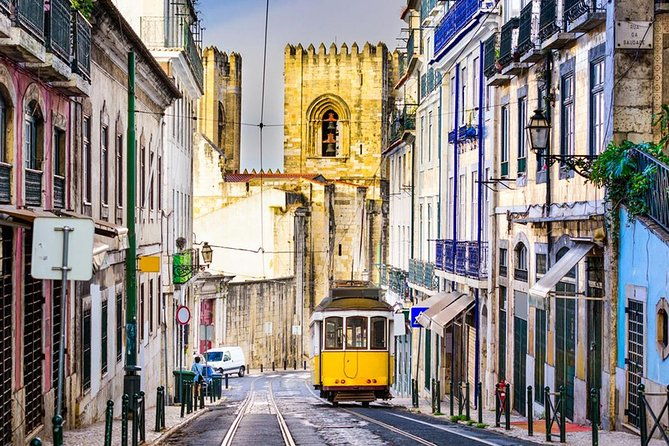 tour-in-lisbon-with-visit-to-belem-cristo-rei-and-pillar-7-reality-experience