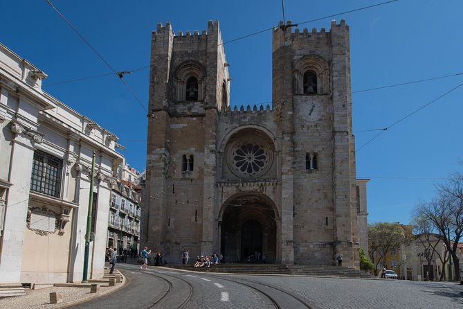 tour-in-lisbon-with-visit-to-belem-cristo-rei-and-pillar-7-reality-experience