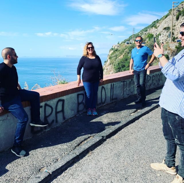 Tour in Minivan Mercedes to Sorrento & Pompeii - FAQs