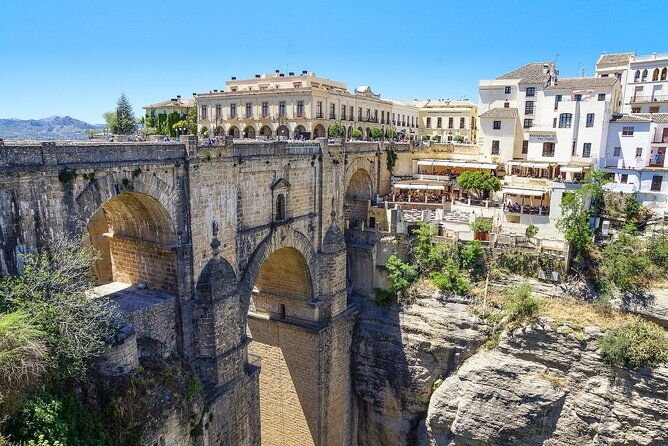 tour-in-ronda-with-guided-visit-and-setenil-de-las-bodegas