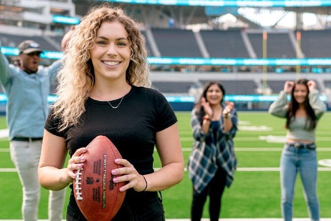 tour-in-sofi-stadium-in-party-bus