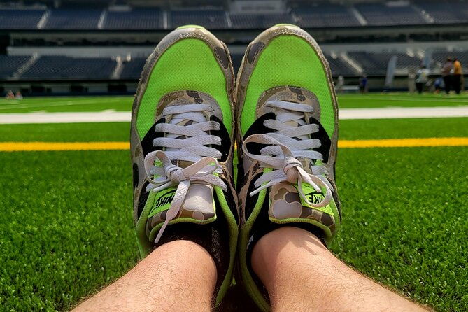 tour-in-sofi-stadium-in-party-bus