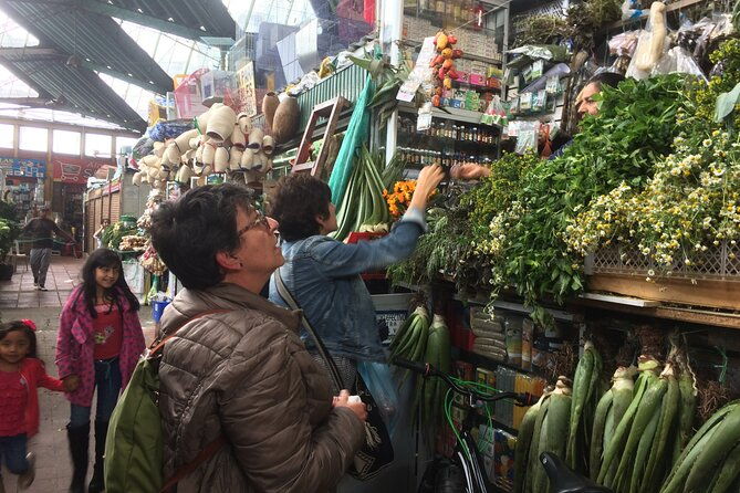 tour-in-the-peasant-market-of-the-traditional-neighborhood-of-bogota