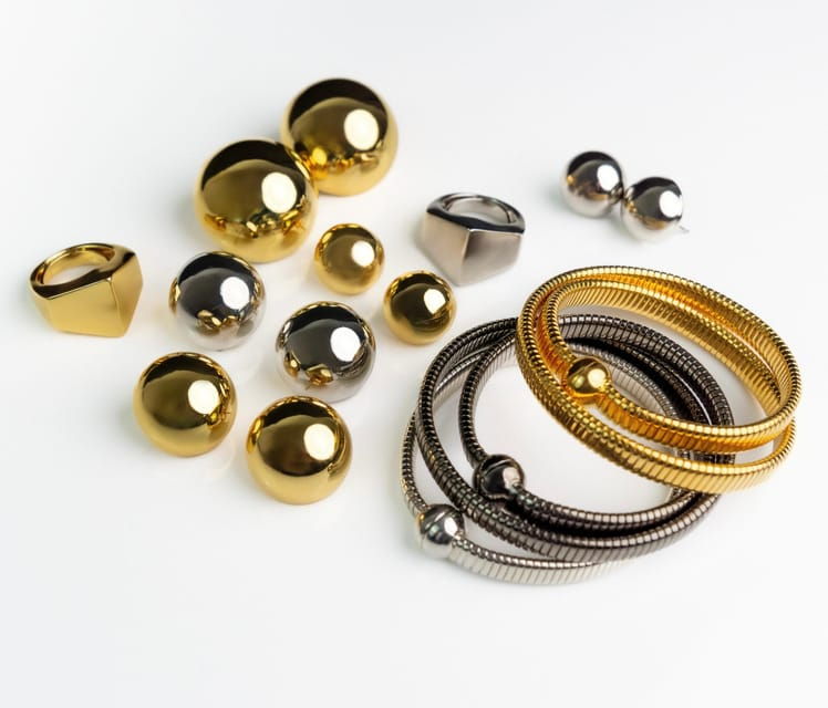 tour-in-varese-of-traditional-italian-costume-jewelry