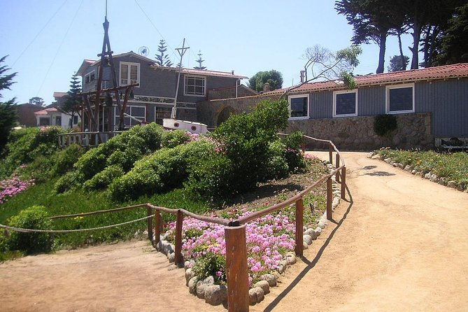 tour-isla-negra-house-of-pablo-neruda-and-pomaire-from-santiago