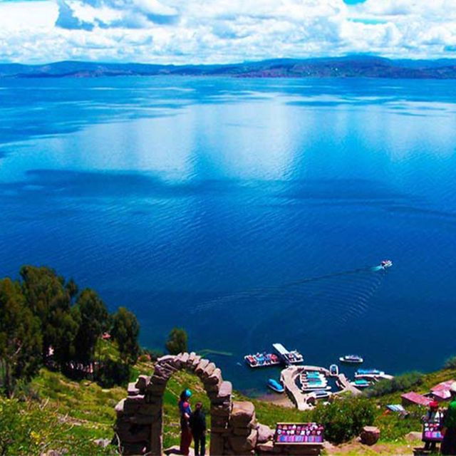 tour-kayak-uros-and-taquile-by-speedboat