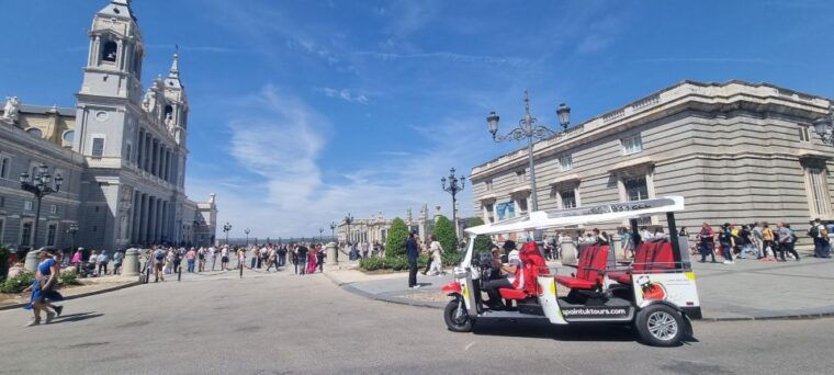 tour-madrid-secrets-in-a-electric-tuk-tuk