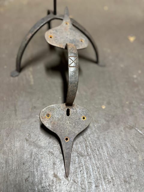 tour-of-a-working-blacksmith-shed-in-colonial-town