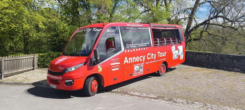 Tour of Annecy by convertible bus - The Sum Up