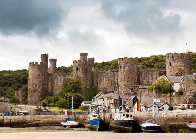 tour-of-conwy-castle-pick-up-from-holyhead-entrance-included