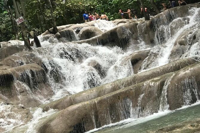 tour-of-dunns-river-falls-from-montego-bay-resorts