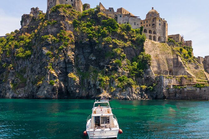 tour-of-ischia-in-private-yacht