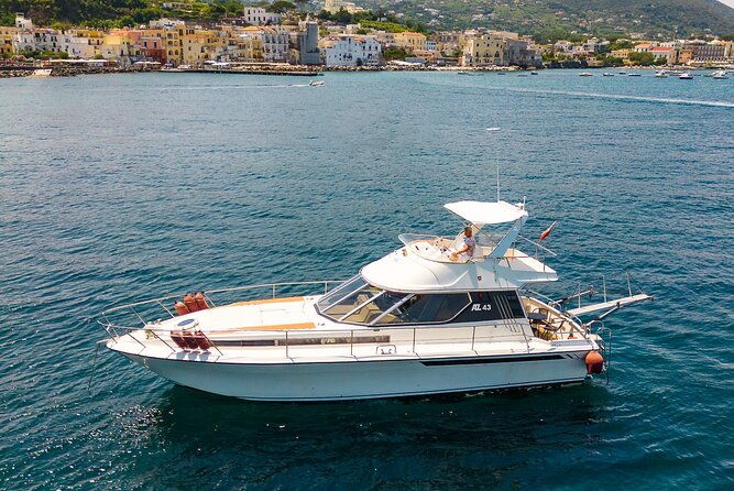 tour-of-ischia-in-private-yacht